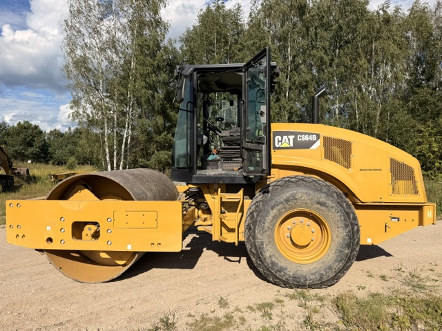 wynajem walca CAT CS64B